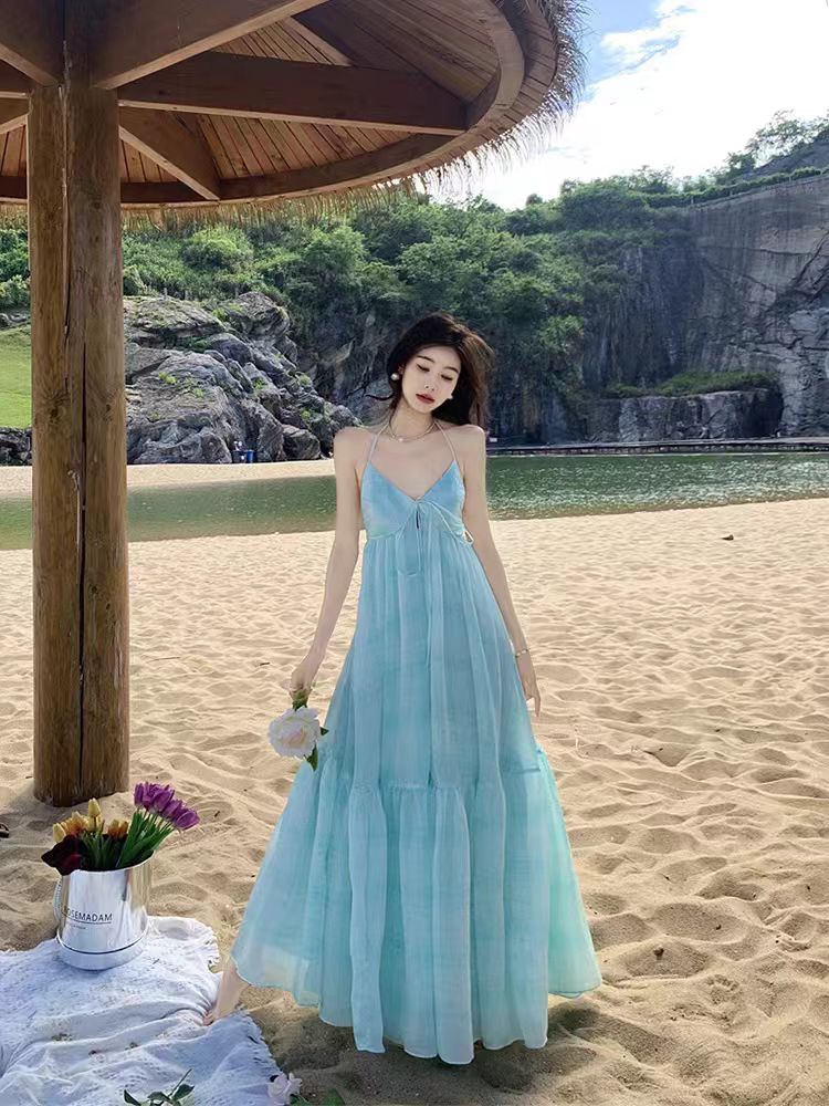 Neckholder-Kleid für den am Meer