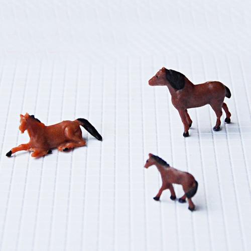 10Pcs 1/87 1/150 Horses Animal Model DIY Farm Zoo Parks Train Layout Accessory: Random Style 1 in 87