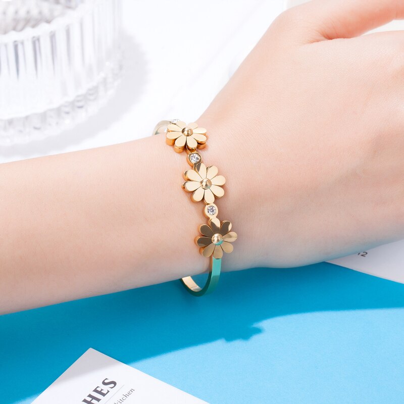 Cute Crystal And 3 Chrysanthemum Shape Bracelets &amp; Bangle Stainless Steel Spring Open Gold Color Bangle For Women Brand Jewelry