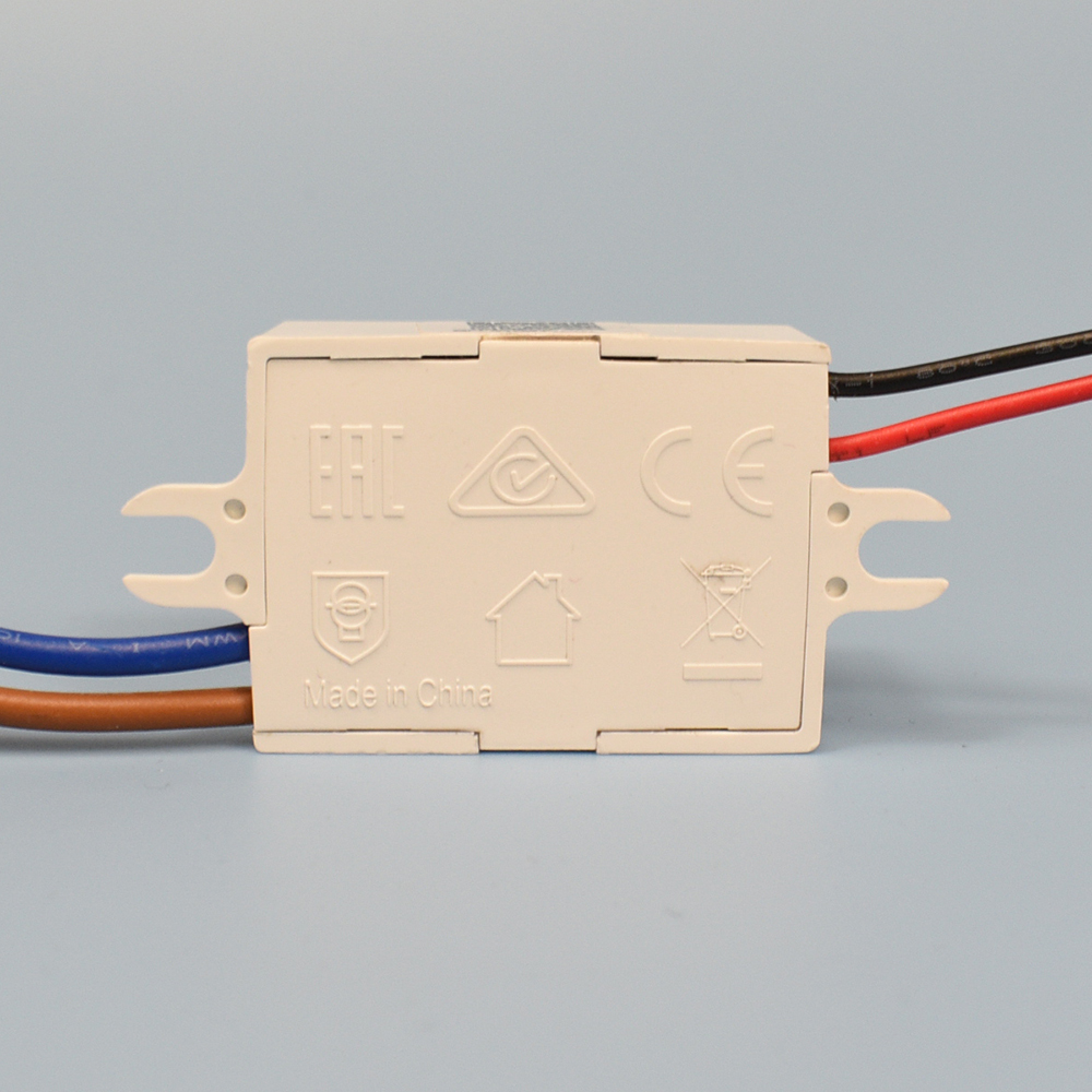 Controlador pequeño Fuente de alimentación de 700 mA para lámpara de pared Transformador de cama SELV lineal 3030 LED de 3-9 V con cable UL de 150 mm para mini luces