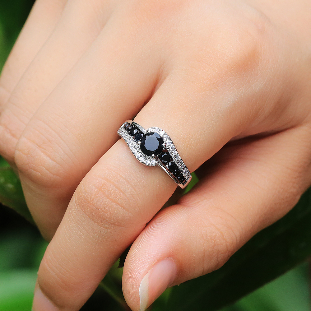 Prachtige Speciale-Interesse Zwarte Steen Vrouwen Wedding Ring Dazzling Crystal Zirkoon Delicate Vrouwelijke Classic Mode-sieraden