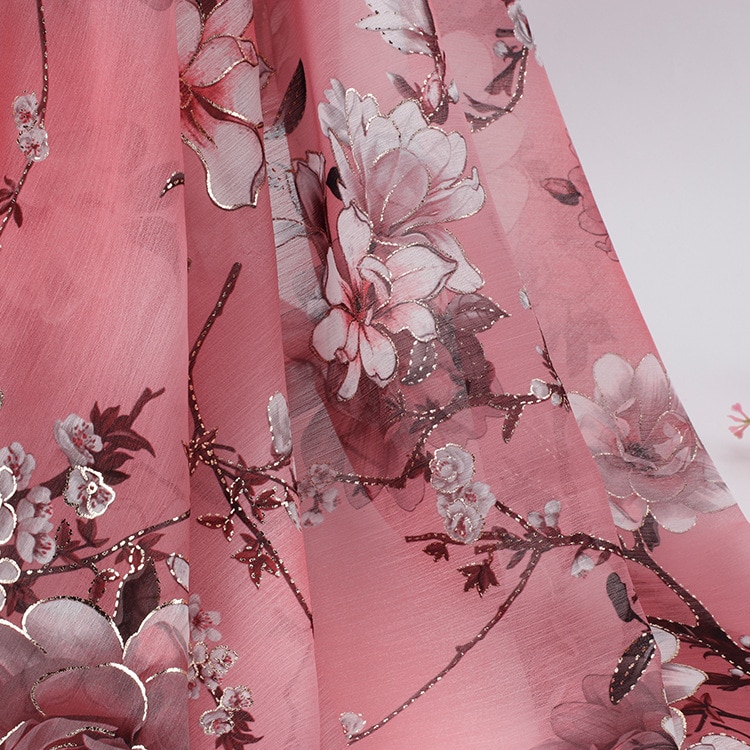 Blødt, dybt lyserød blommetryk, bronzerende chiffon-tylstof til kjoler, efter meter ,150cm bredde