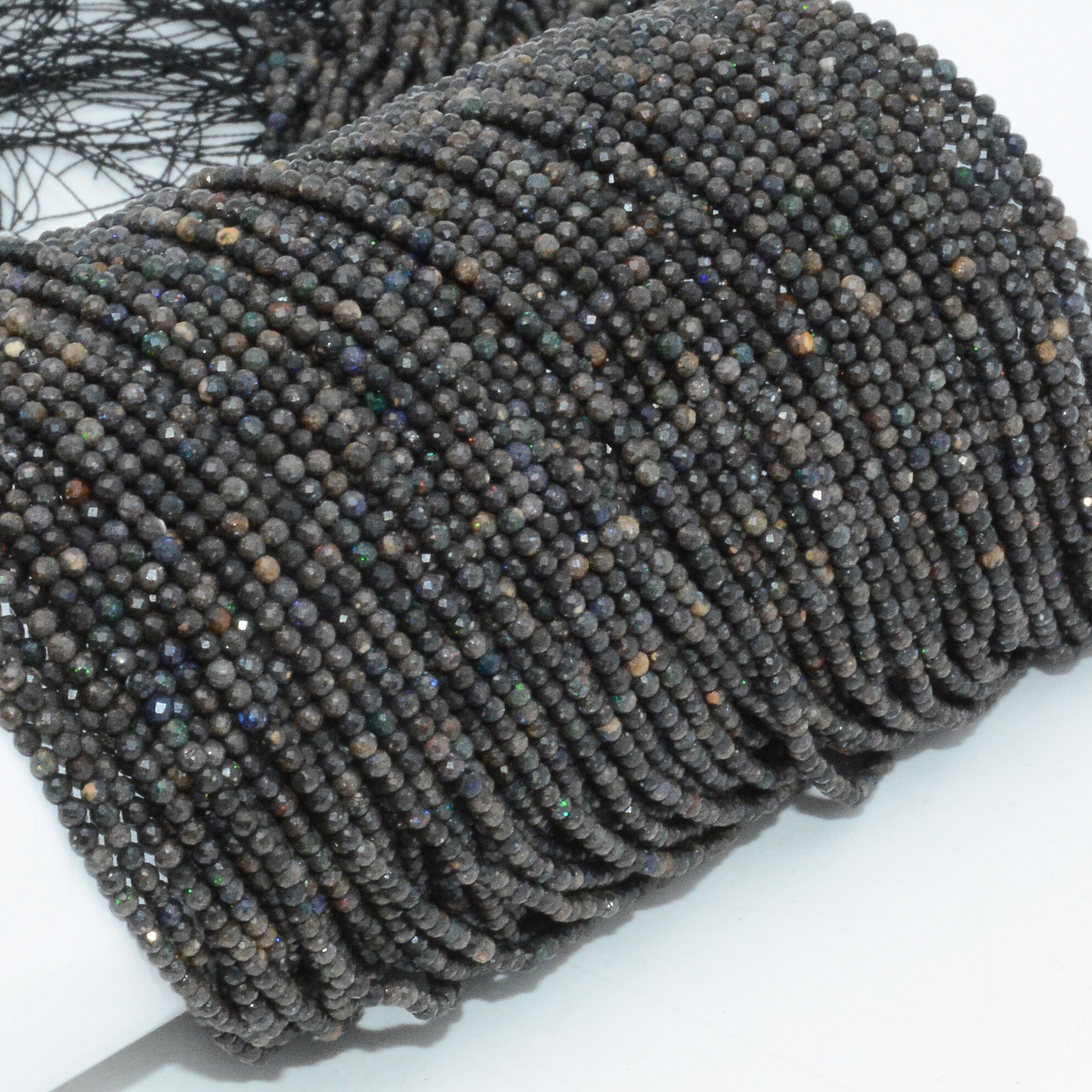 Natürlich schlicht - mittelschwarze/graue, facettierte, runde opalperlen 2mm-2.2mm