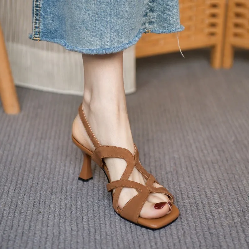 Krydsende hule slingbacks sko kvinde peep toe sandaler kvinders sommer sorte tynde høje hæle guld hæl romerske sandaler