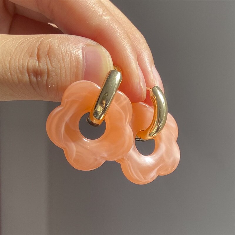 Retro Daisy Flower Resin Earrings Minimal Jewelry Neon Hollow Flower Blossom Acrylic Hoop Earrings Flower-shaped Resin Acetate: orange