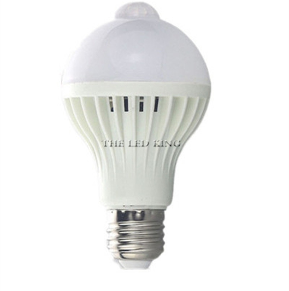 ledet pir-bevegelsessensorlampe  e27 220v 9w 12w 15w 18w automatisk av/på ledet-pære lysfølsom bevegelsesdetektor til menneskekroppen: Hvit / Foranderlig