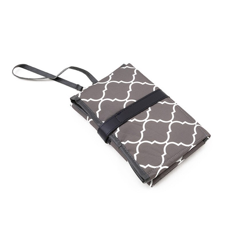 Vandtæt bærbar ble puslepude rejse pusleplads clutch babypleje produkter hænger klapvogn baby ble puslemåtte: Grå