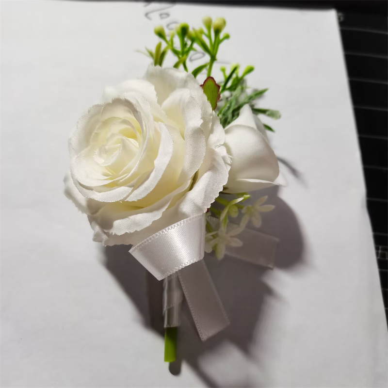 Beige Boutonnieres Blumen Künstliche Rosen Seide Weiße Corsage Knopfloch Trauzeugen Boutonniere für Männer Hochzeitsaccessoires: Lila