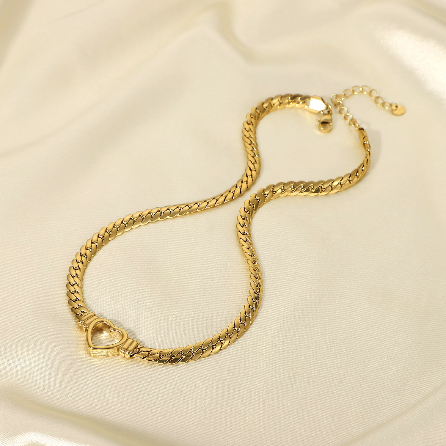 Cadena cubana de acero inoxidable para niñas, collar con colgante de corazón hueco para boda, chapado en oro de 14K, nueva tendencia