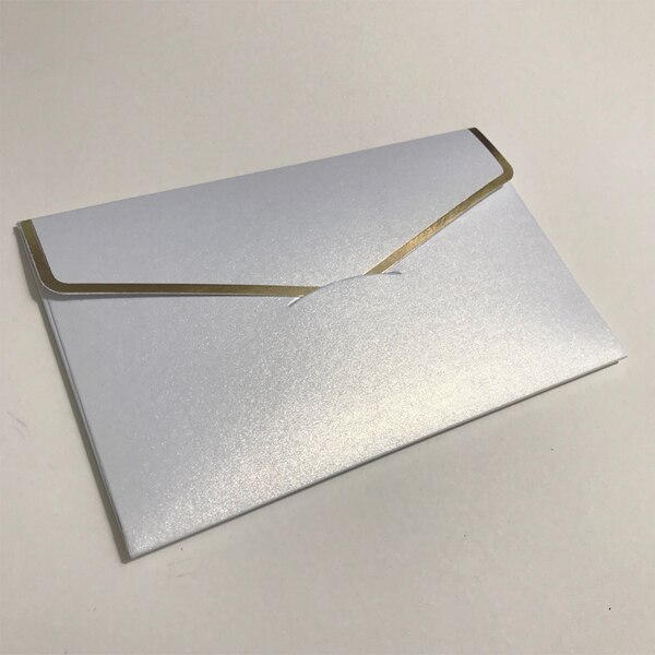 25 stuks 175 x 110mm(6.8 x 4.3 inch) parelkleurige enveloppen met gouden rand voor dikkere uitnodigingsenveloppen: Wit