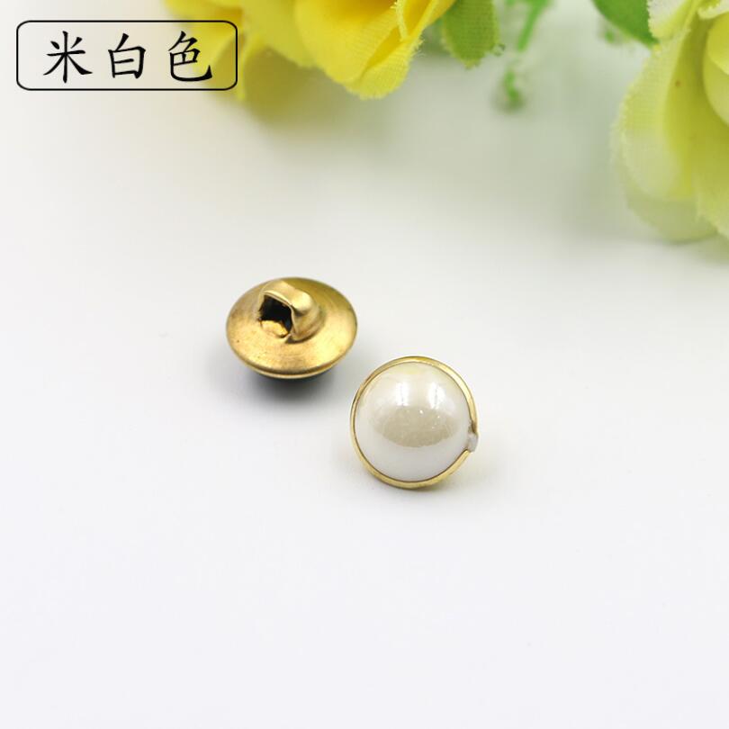 20 stuks 10mm mix kleuren koperen schachtneuzen knoop naaiknopen voor kleding dames overhemdknopen ronde oogbol decoratieve gespen: Beige