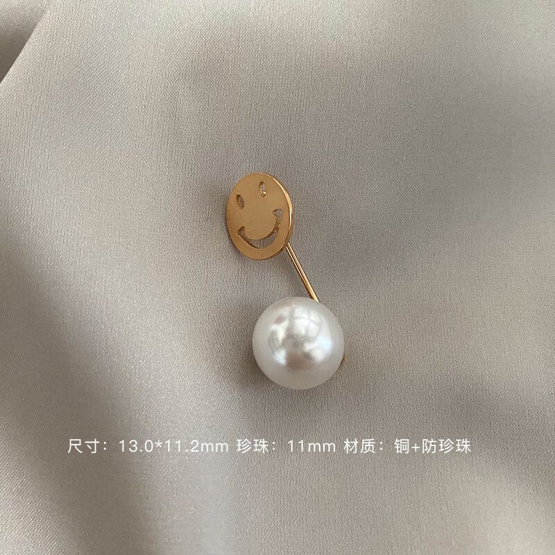 Brooch-Exposure Buckle Useful Product Cardigan Receiving Neckline Small Pin Fixed Clothes Decoration Safety Pin Pearl Accessorie: 9  Smiley Face Style Gold