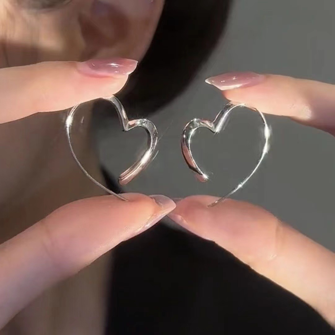 Pendientes de aro de corazón de Color plateado Vintage para mujer, coreana Y2K, accesorios de joyería estética Grunge de Egirl: Bañado en rodio de imitación