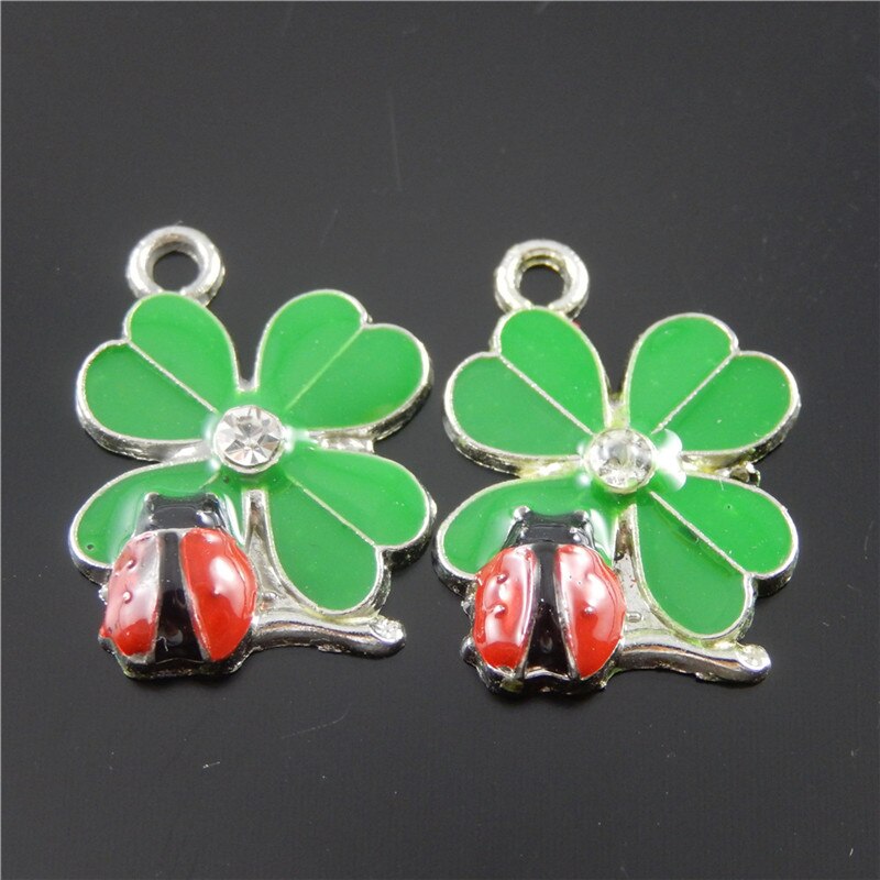 20 pièces vert et rouge couleur trèfle coccinelle fleur émail pendentif breloque bijoux trouver collier accessoires de téléphone 37058