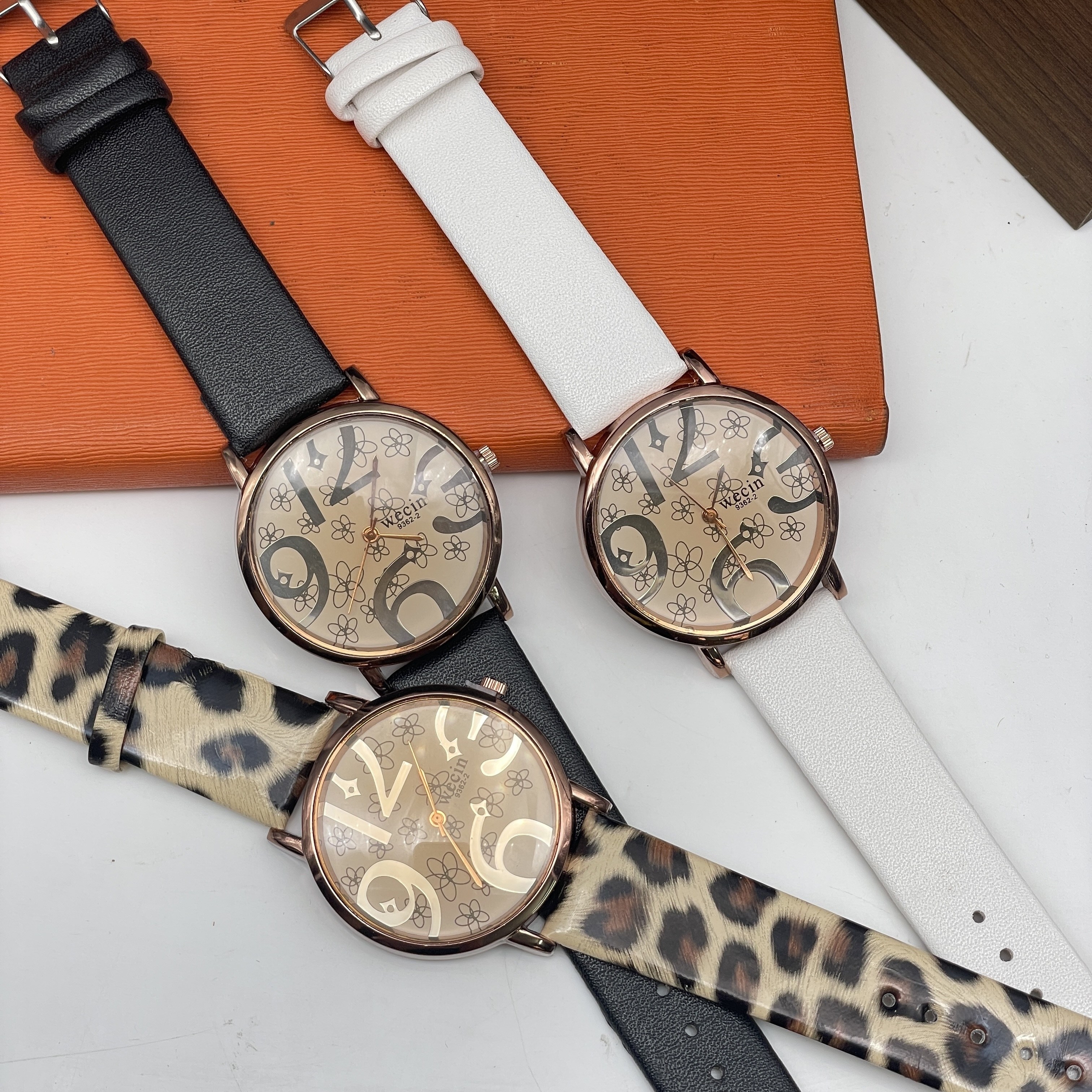 Reloj con estampado de leopardo de personalidad para mujer, reloj de con esfera de fuente creativa,