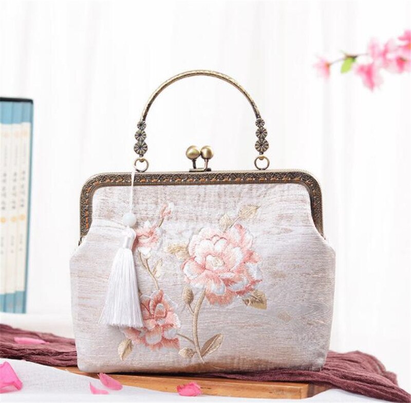 Vrouwen Borduren Bloemen Evening Clutch Tassen Chinese Stijl Kwastje Handtassen Rose Bloemen Banket Tote Met Ketting M699