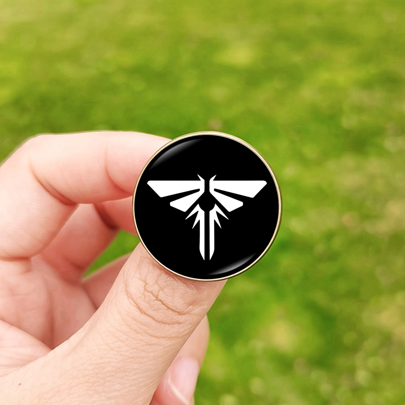 Viimeinen  us 2 rintaneulasta ellie-hahmo siivet raketti avaruusalus rintaneulat miehille naisille fanit cosplay reppu lasiset rintaneulat: Musta vihreä / Rodiumjäljitelmä