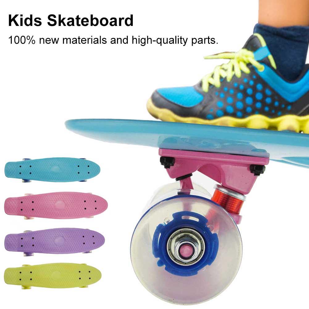 Alta Resilienza dell'UNITÀ di elaborazione Quattro Ruote Principiante skateboard 22 Pollici mini incrociatore Retrò Luce su di skateboard per I Bambini Ragazzi Giovani Principianti