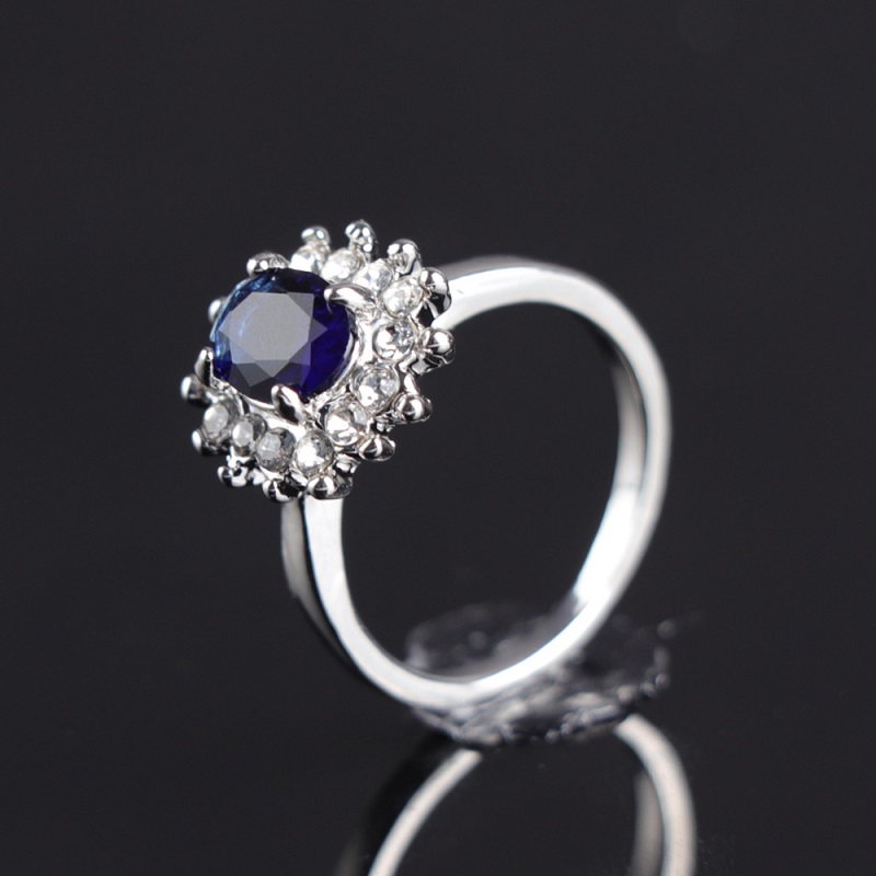 Exquisite and Gorgeous Women's Sunflower Ring, Blue Crystal, Wedding Jewelry, Zircon, Party Jewelry, Gifts.