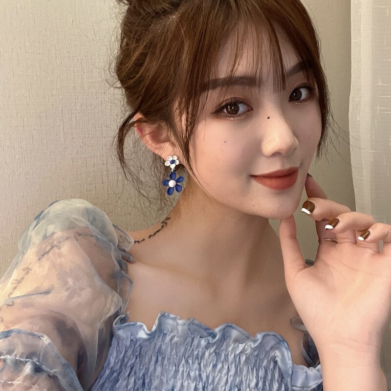 2022 Sweet White Blue Flower Dangle Earrings for Women Girls Summer Alloy Earrings Ins Elegance Jewelry Ornamnets