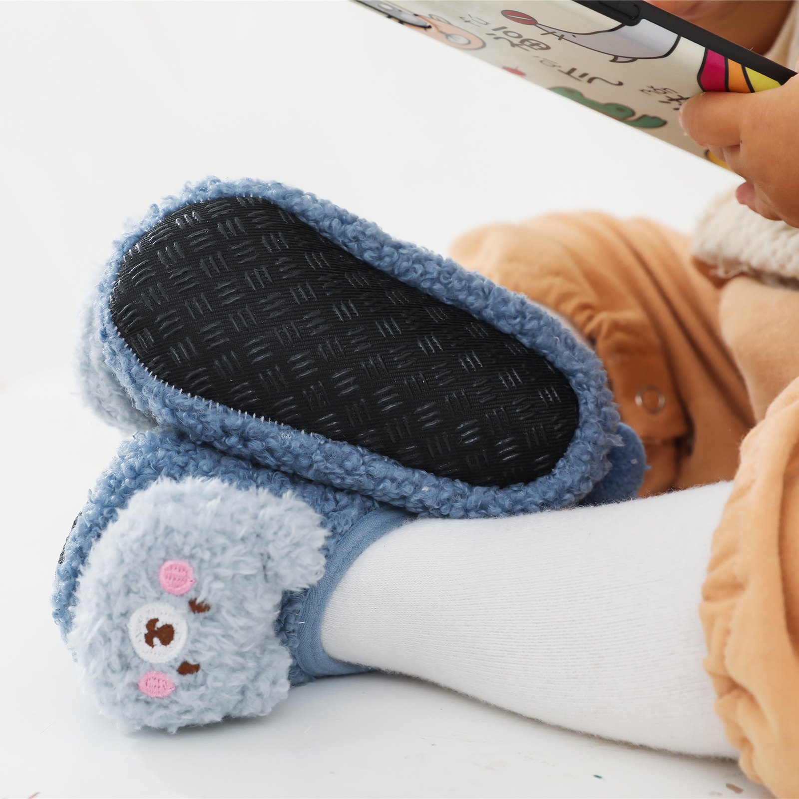 Pantoufles antidérapantes pour bébés filles et garçons, chaussures de berceau, épaisses, dessin animé 3D, pour l'intérieur, pré-marche, automne et hiver