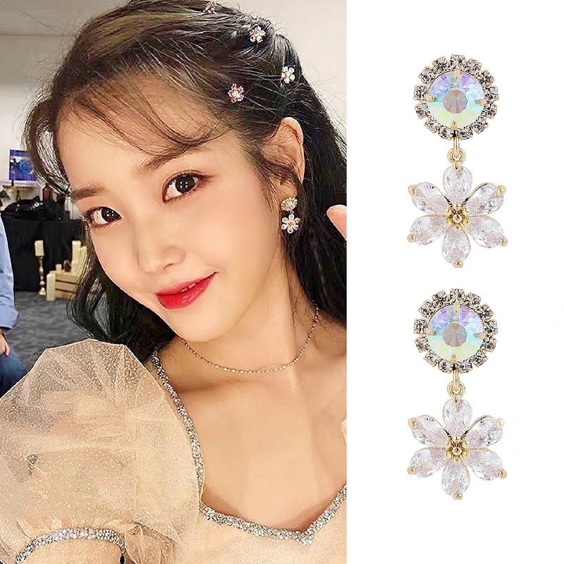 Korean Style Exquisite Girl Earrings Retro Baroque Shinny Rhinestone Flowers Clip on Earrings Without Piercing