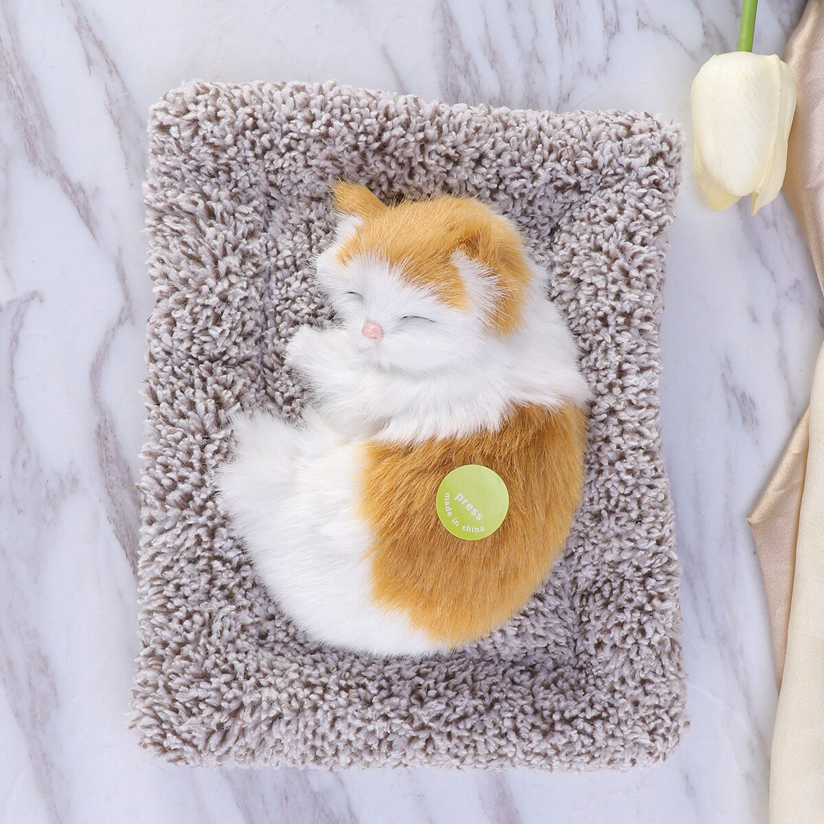 Activated Carbon Simulatie Dier Decoratie Knuffel voor Auto Home Office-Gele Kat (Geel)