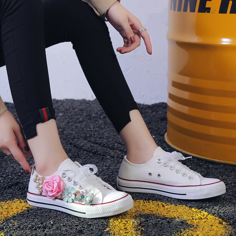 Femmes baskets été toile chaussures blanc ruban sangle coudre fleurs colorées perle diamant ruban à semelles épaisses plat W31-25