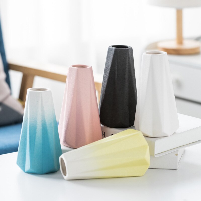 Keramisk vase boligindretning groft keramik diamant origami bred mund morandi enkel moderne stue tv skab sort blå