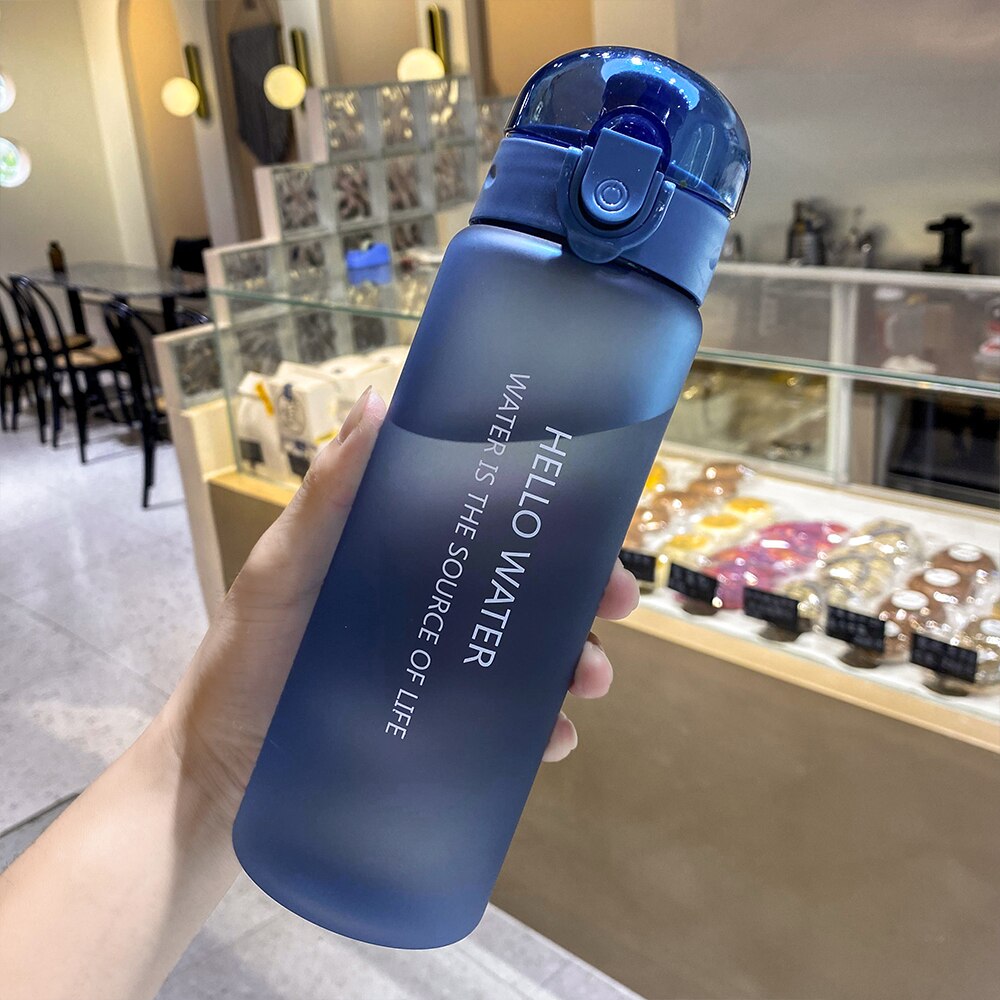 780ml plast sport vattenflaska stor kapacitet utomhus matt vatten kopp män kvinnor barn student protable flaska för vatten: Blå
