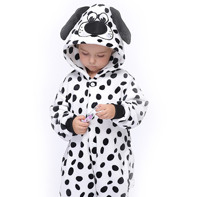 Pijamas de animales de franela, nueva versión coreana de los perros dálmatas de fondo blanco, bata de noche de una pieza para el hogar,