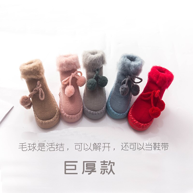 Hiver bébé chaussettes garçon fille Pom Pom chaussettes Chaussure Enfant coton bébé jambières enfants plancher chaussettes anti-dérapant bébé étape chaussettes