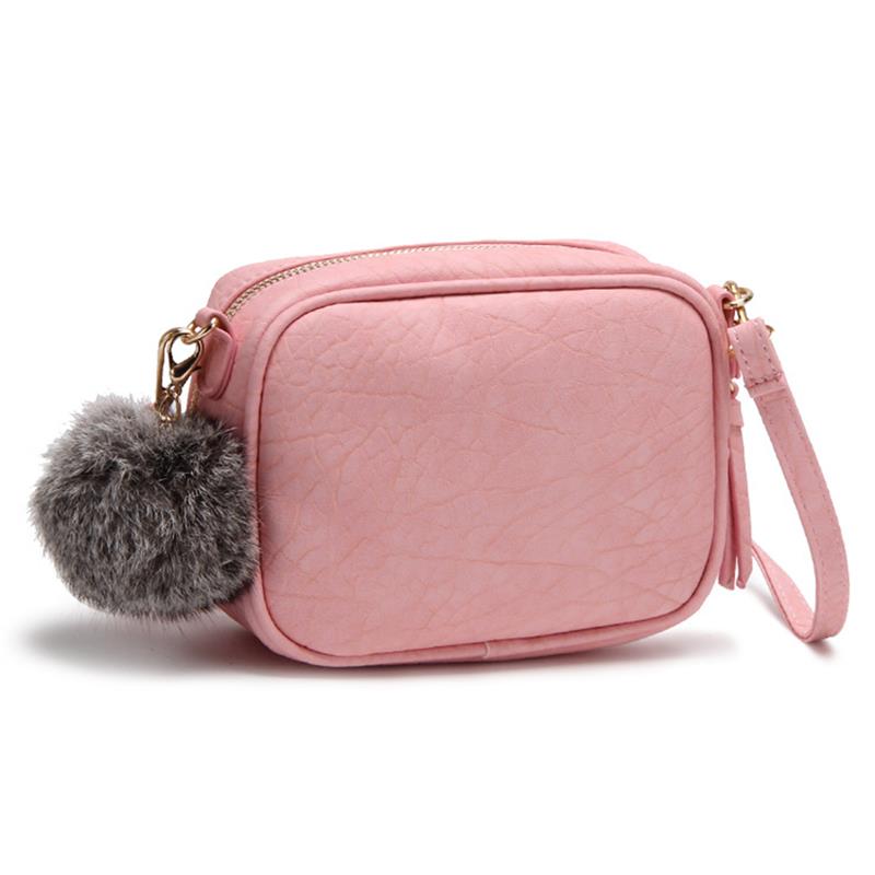 Mini crossbody-väska för kvinnor i pu-läder axelväska för tjejer kvinnlig handväska enkel handväska med liten flik med pompom: Rosa