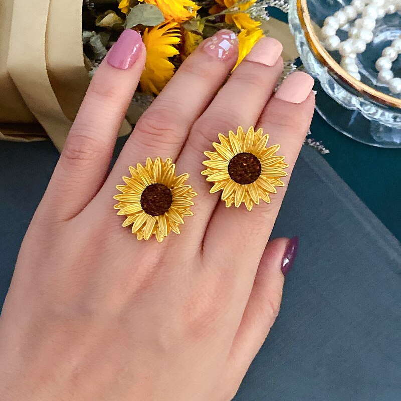 HUANZHI Neue Vintage Ölgemälde Bunte Graffiti Geometrische Dreieck Quadrat Mond Sonnenblumen Emaille Stud Ohrringe für Frauen: H  sunflower