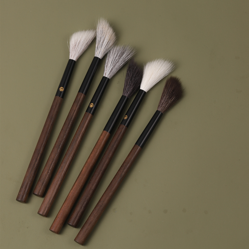 Handmade Makeup Brushes 1PC Soft Squirrel Horse Goat Hair Fluffy Blush Highlighter Brush Walnut Make Up Brush
