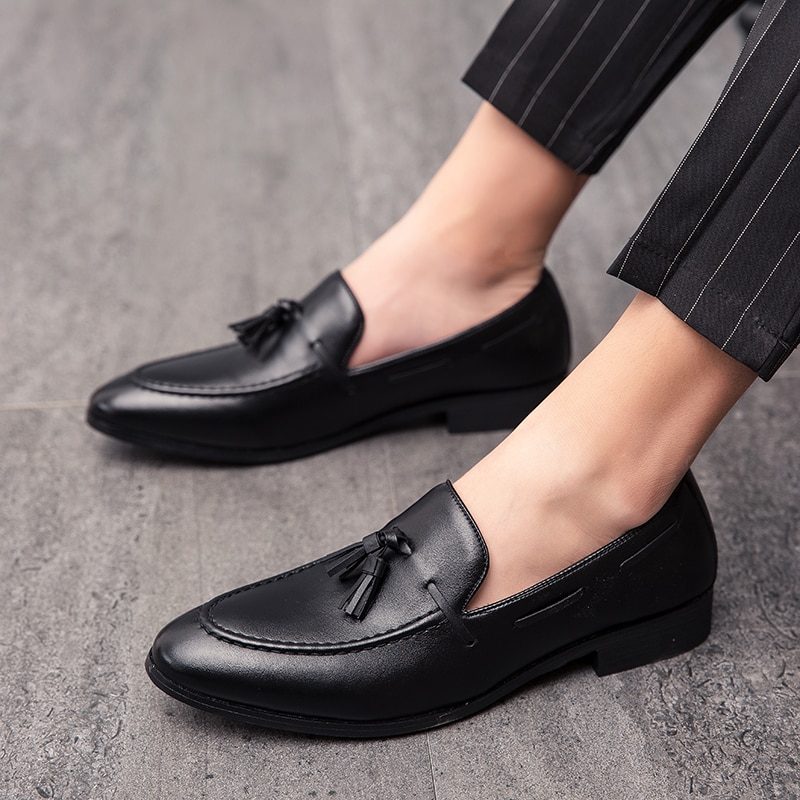 Mænd kvast loafers pu læder formelle sko dress shoe simple slip on man fritidssko fodtøj stor størrelse 48 47 46: Sort / 9.5