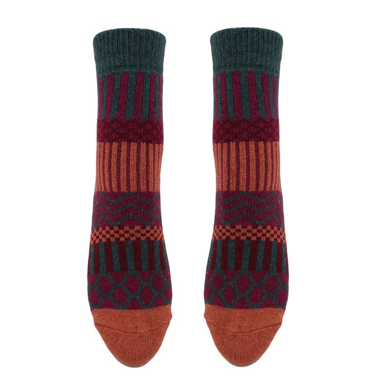 Kontrastfargesokker vinter 5 par etnisk stil kvinners geometriske mønster vintage tykkere varme harajuku skateboardstrømper: Grønn