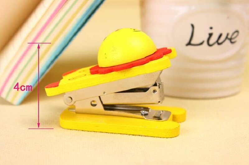 HKYSHP Korea creatieve briefpapier leuke cartoon Houten geschilderd nietmachine mini nietmachine school kantoorbenodigdheden: yellow