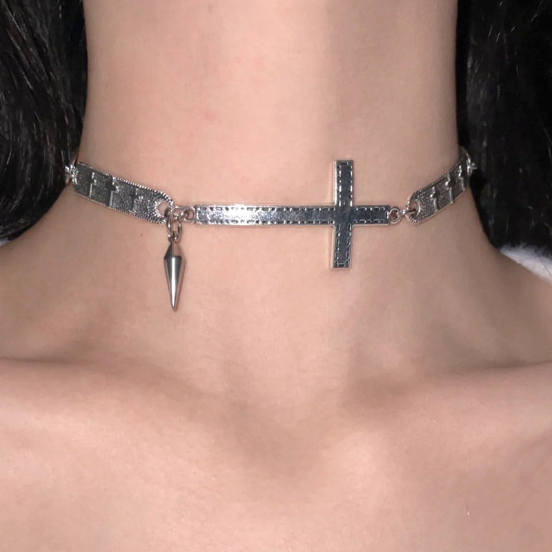 Bijoux Punk épissés croix Rivet collier Grunge Rock Cool accessoires Cool collier femmes Goth coréenne tour de cou