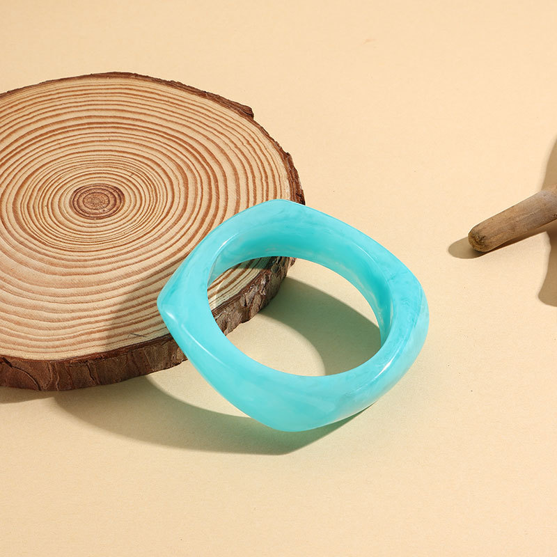 Geometrische acryl manchetarmbanden, armbanden voor dames, brede eenvoudige harsarmbanden, sieraden: Verguld