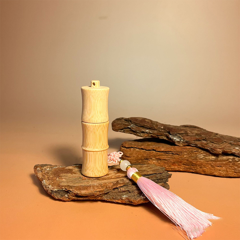 Miljøvennlig bambus rull-på flaske med dusker tomt rør stålrullekule påfyllbar flaske gjør-det-selv parfyme lipgloss beholder: Lysegrønn