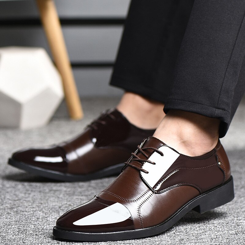 2019 Della Pelle Verniciata Ufficio Uomo Scarpe da Sposa Uomo Oxford Decente Elegante da Cerimonia Uomo Abito Scarpe