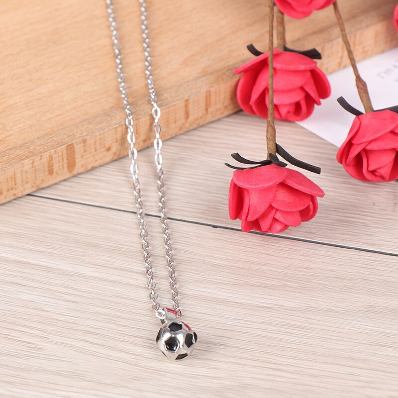 Sportieve Ketting Voetbal Hanger Met Ketting Voetbal Ketting Mannen/Vrouwen Sport Bal Sieraden Goud/Siliver Kleur: silver