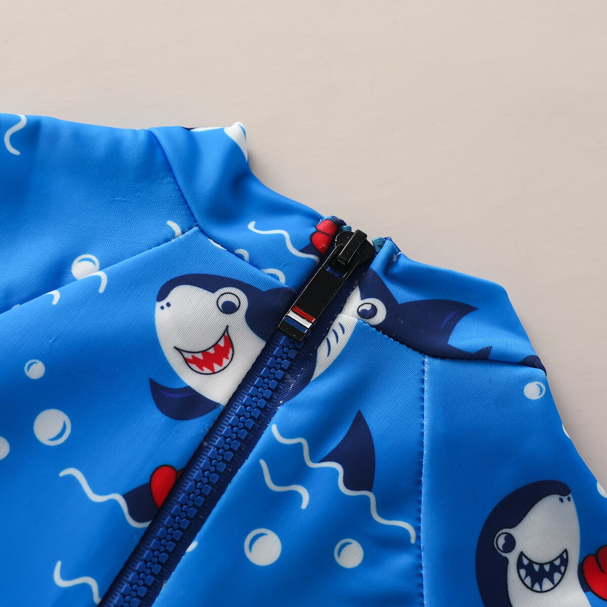 Roupa de banho infantil para crianças de 0-3 anos, roupa de praia azul com zíper, manga curta e estampa de desenho de tubarão