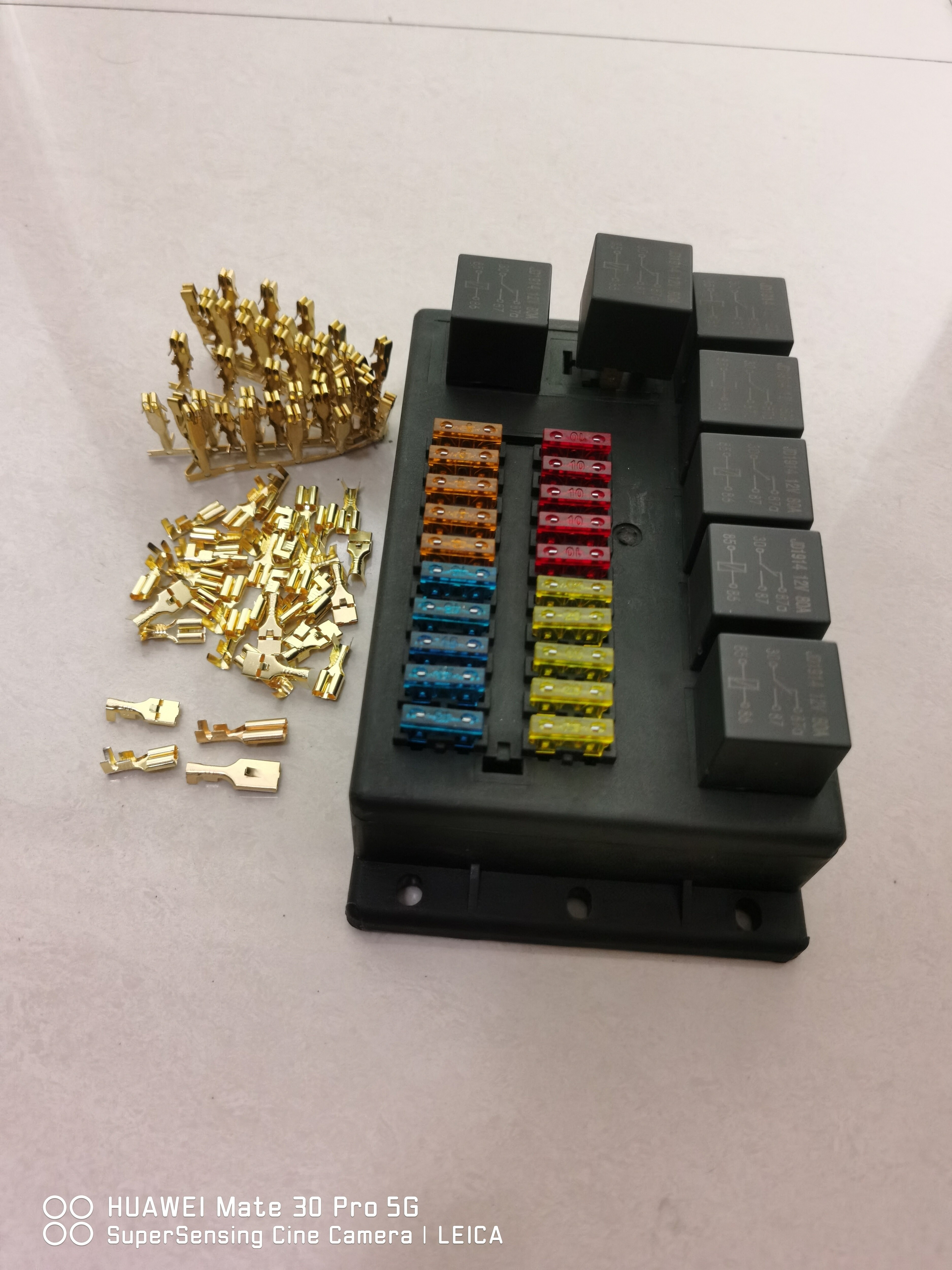 20-way fuse box, fuse relay box, with 7-bit 5-pin relay with 20 fuses