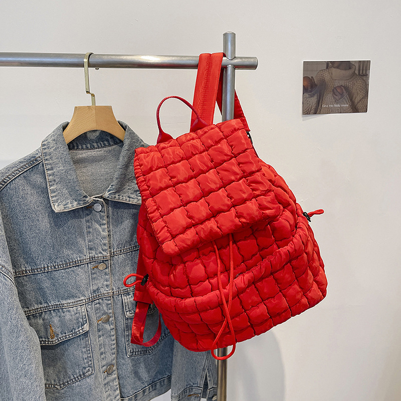 Zaini imbottiti trapuntati alla moda per le donne zaino imbottito in nylon morbido di design per borse da viaggio leggere per ragazze: Rosso