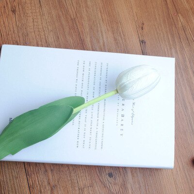 Rama de flor de tulipán Artificial con hojas verdes, suministros de de boda, flores artificiales para decoración del hogar, 60cm: Blanco
