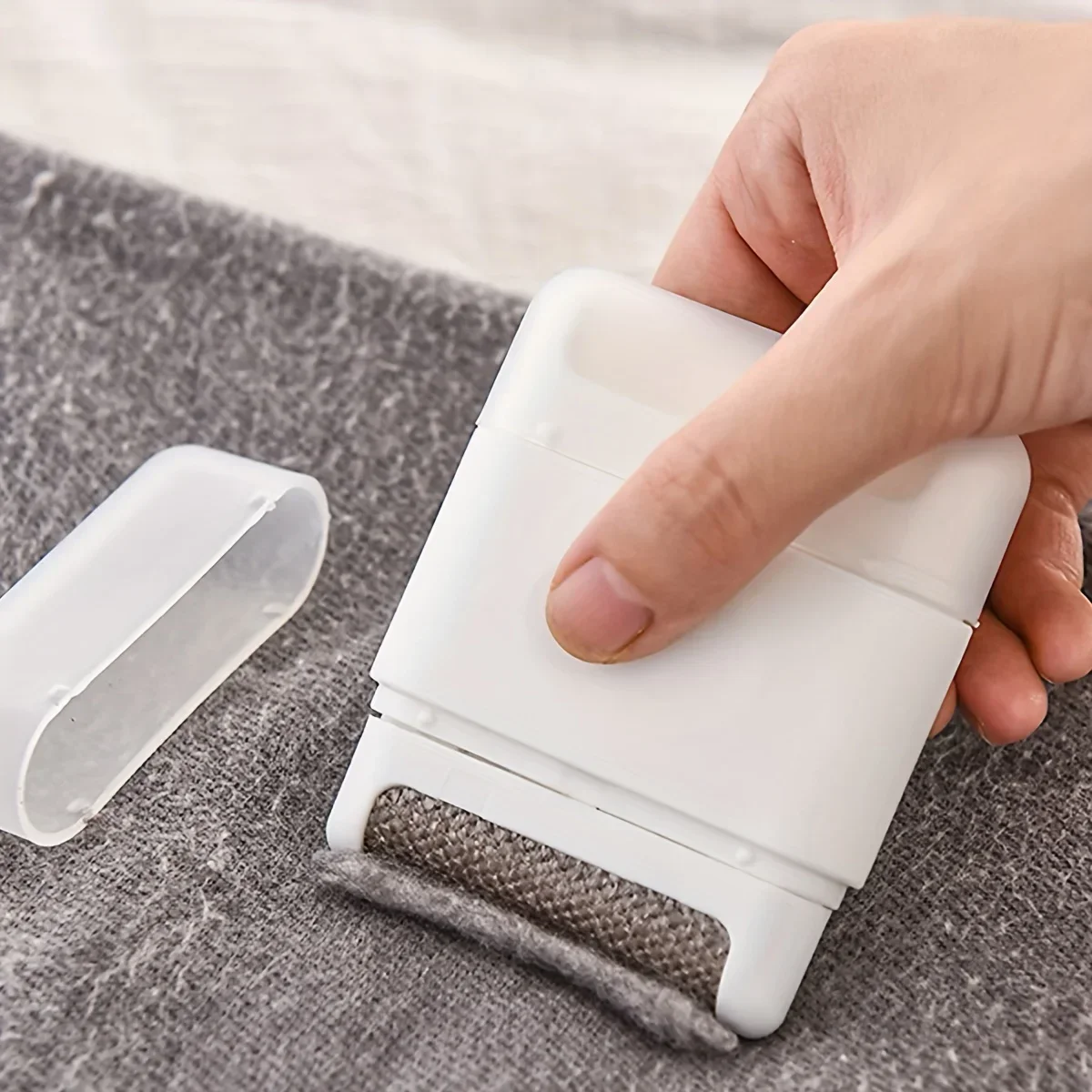 Mini rouleaux à peluches portables, brosse pour enlever les poils de tapis, pour pull, manteau en laine, vêtements, outils de nettoyage de la fourrure, 1 pièce