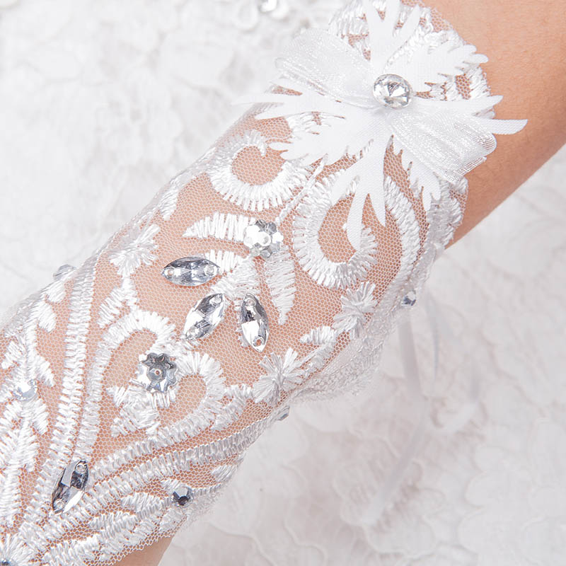 1 par hvide lange blonder brude brudehandsker fingerløs brudekjole billigt tilbehør rhinestone simuleret perle dekoreret