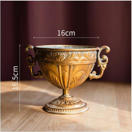 Europæisk retro jernbæger vase dekoration hjem stue blomsterarrangement figurer håndværk hotel metal urtepotte ornamenter: Stil 16